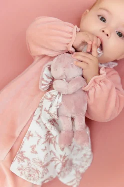 Augustin le Lapin Doudou imprimé inspiration Toile de Jouy rose