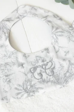 Bavoir Imprimé inspiration toile de jouy gris T2