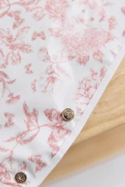 Bavoir toile enduite Imprimé inspiration Toile de Jouy rose