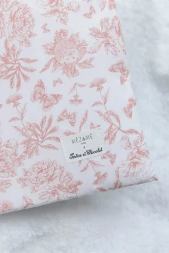Housse imprimée toile de jouy rose Mèzamé x Tartine et Chocolat