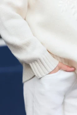 Pull Ecru illustration flocon